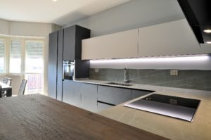 realizzazione di una cucina ad angolo