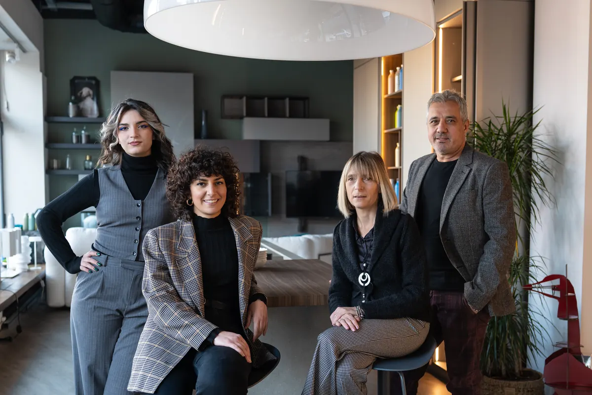 Il team Kreocasa riunito nello showroom di Torino